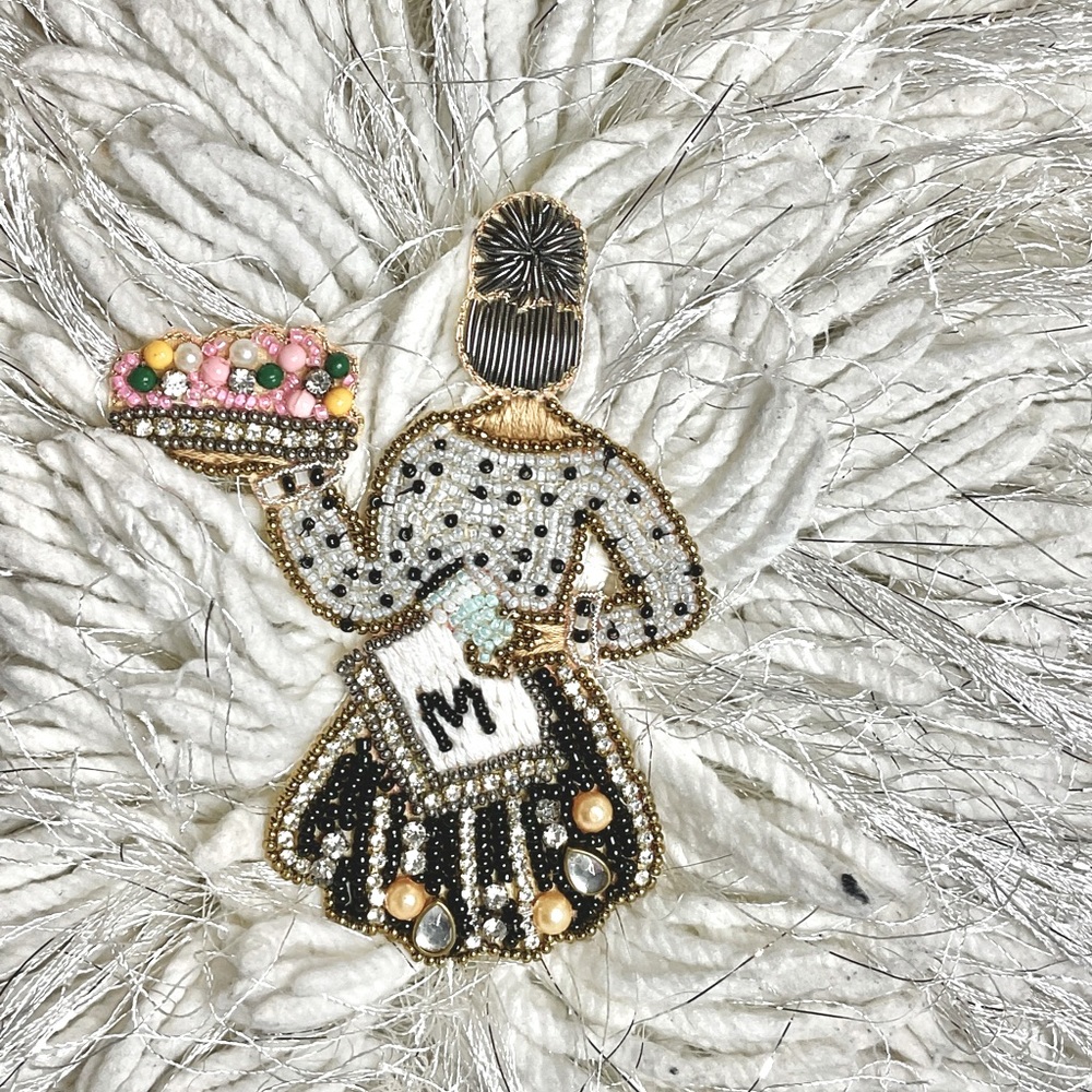 Beaded shimmering lady with a basket appliqué sew on patchwork(Left)